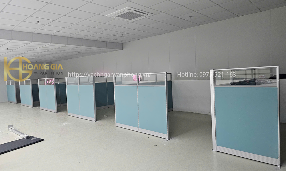 Lắp đặt vách ngăn phòng nỉ kính cao 1m6 - ảnh 2